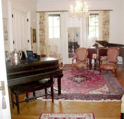Hillard House Bed & Breakfast 2*